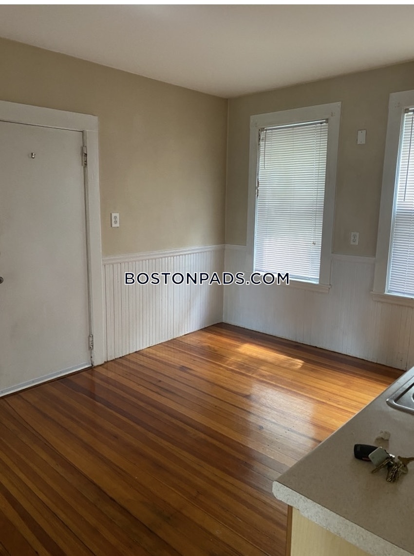 MEDFORD - TUFTS - 2 Beds, 1 Bath - Image 7