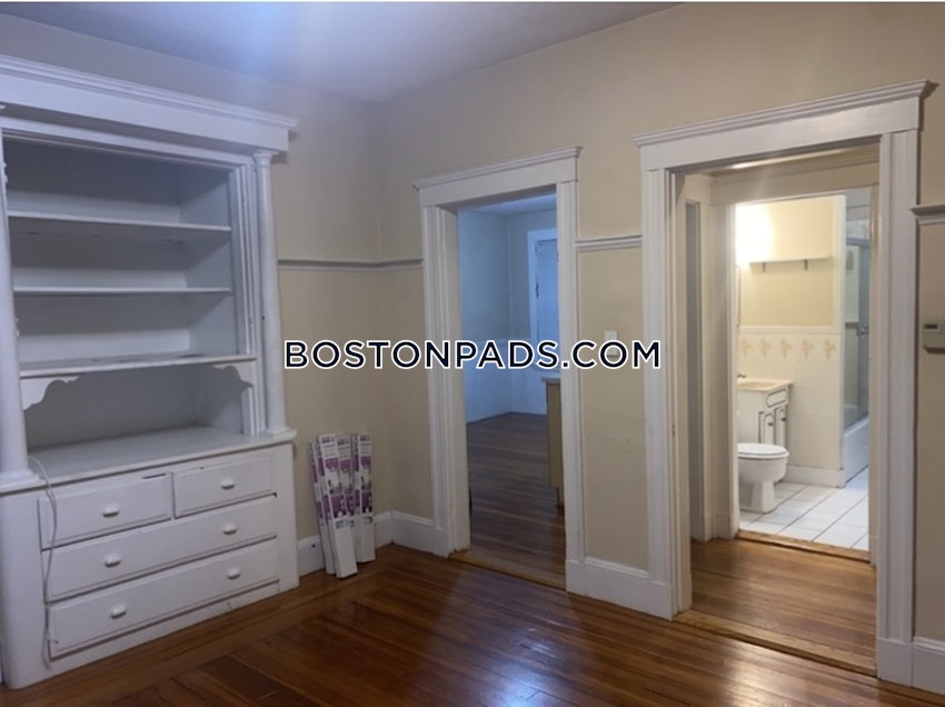 MEDFORD - TUFTS - 2 Beds, 1 Bath - Image 9