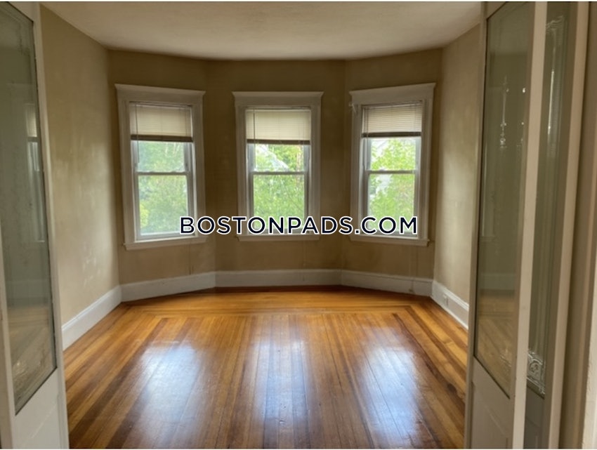 MEDFORD - TUFTS - 2 Beds, 1 Bath - Image 6