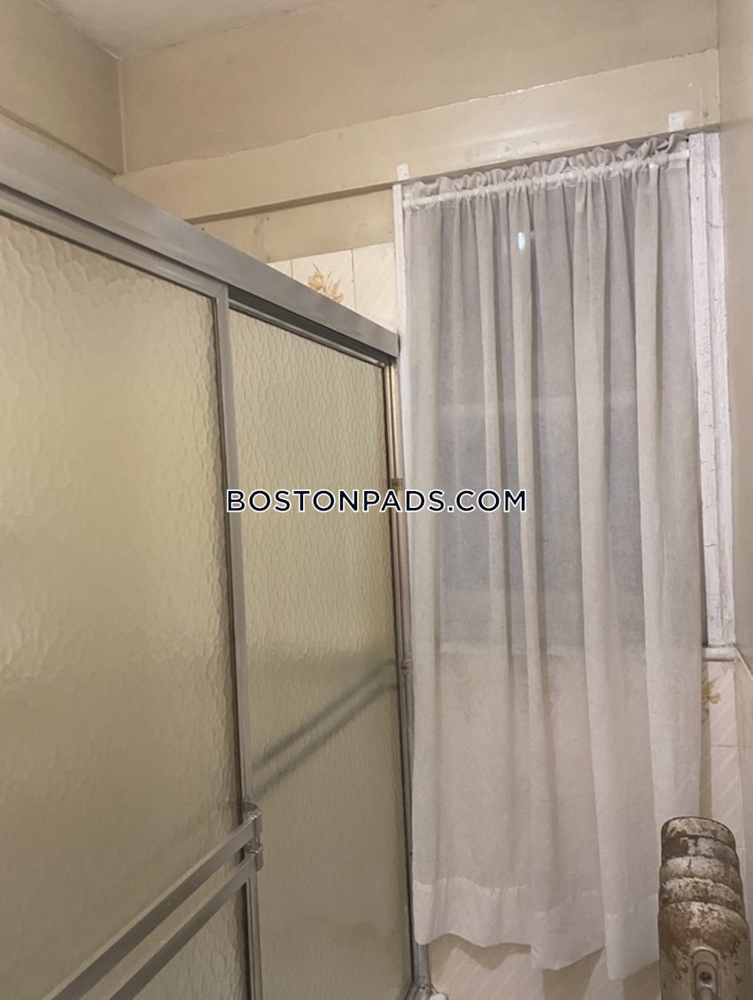 MEDFORD - TUFTS - 2 Beds, 1 Bath - Image 13