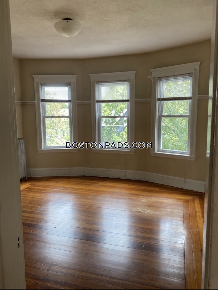 MEDFORD - TUFTS - 2 Beds, 1 Bath - Image 12