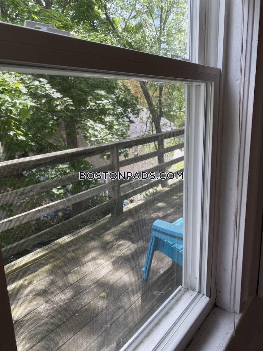 MEDFORD - TUFTS - 2 Beds, 1 Bath - Image 14