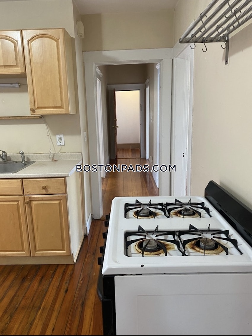 MEDFORD - TUFTS - 2 Beds, 1 Bath - Image 1