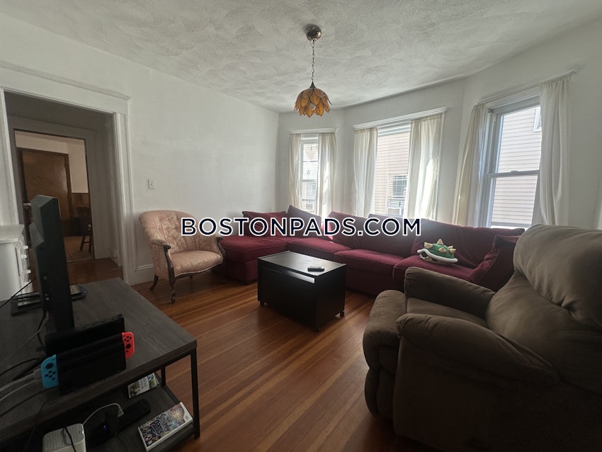 SOMERVILLE - TUFTS - 3 Beds, 1 Bath - Image 17