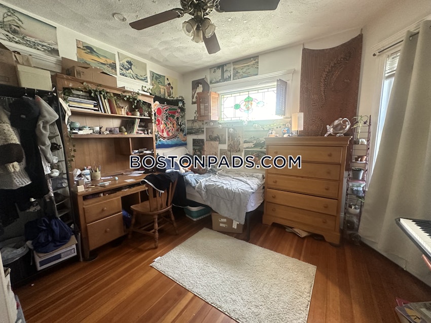 SOMERVILLE - TUFTS - 3 Beds, 1 Bath - Image 13