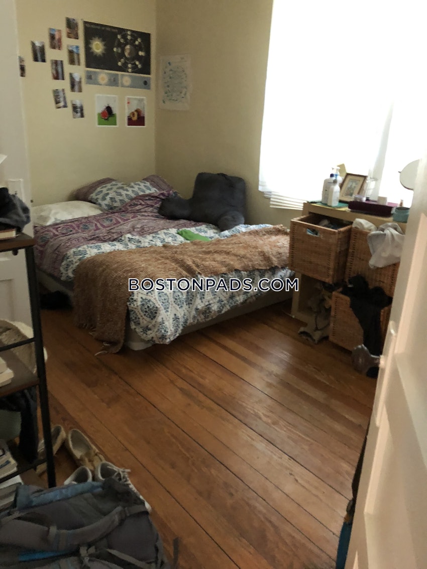 SOMERVILLE - TUFTS - 3 Beds, 1 Bath - Image 9