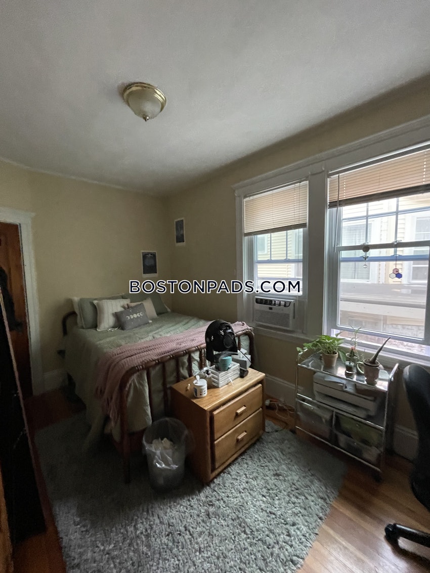 SOMERVILLE - TUFTS - 3 Beds, 1 Bath - Image 10