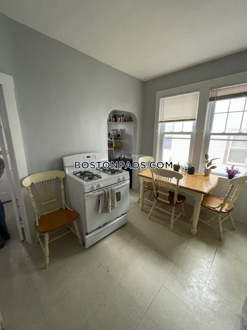 SOMERVILLE - TUFTS - 3 Beds, 1 Bath - Image 9