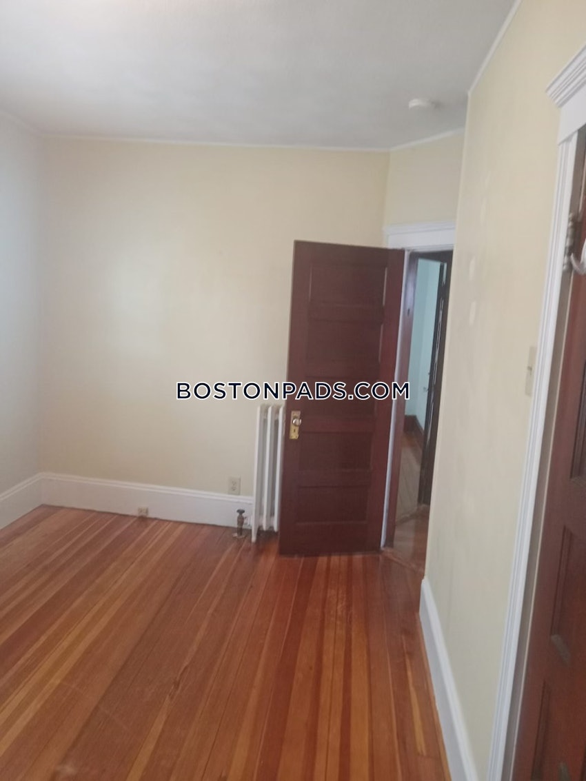 SOMERVILLE - TUFTS - 3 Beds, 1 Bath - Image 17