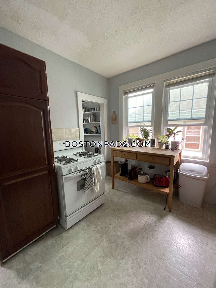 SOMERVILLE - TUFTS - 4 Beds, 1 Bath - Image 9