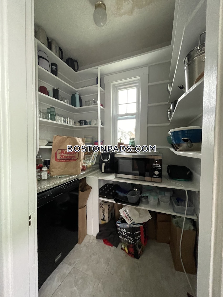 SOMERVILLE - TUFTS - 4 Beds, 1 Bath - Image 4