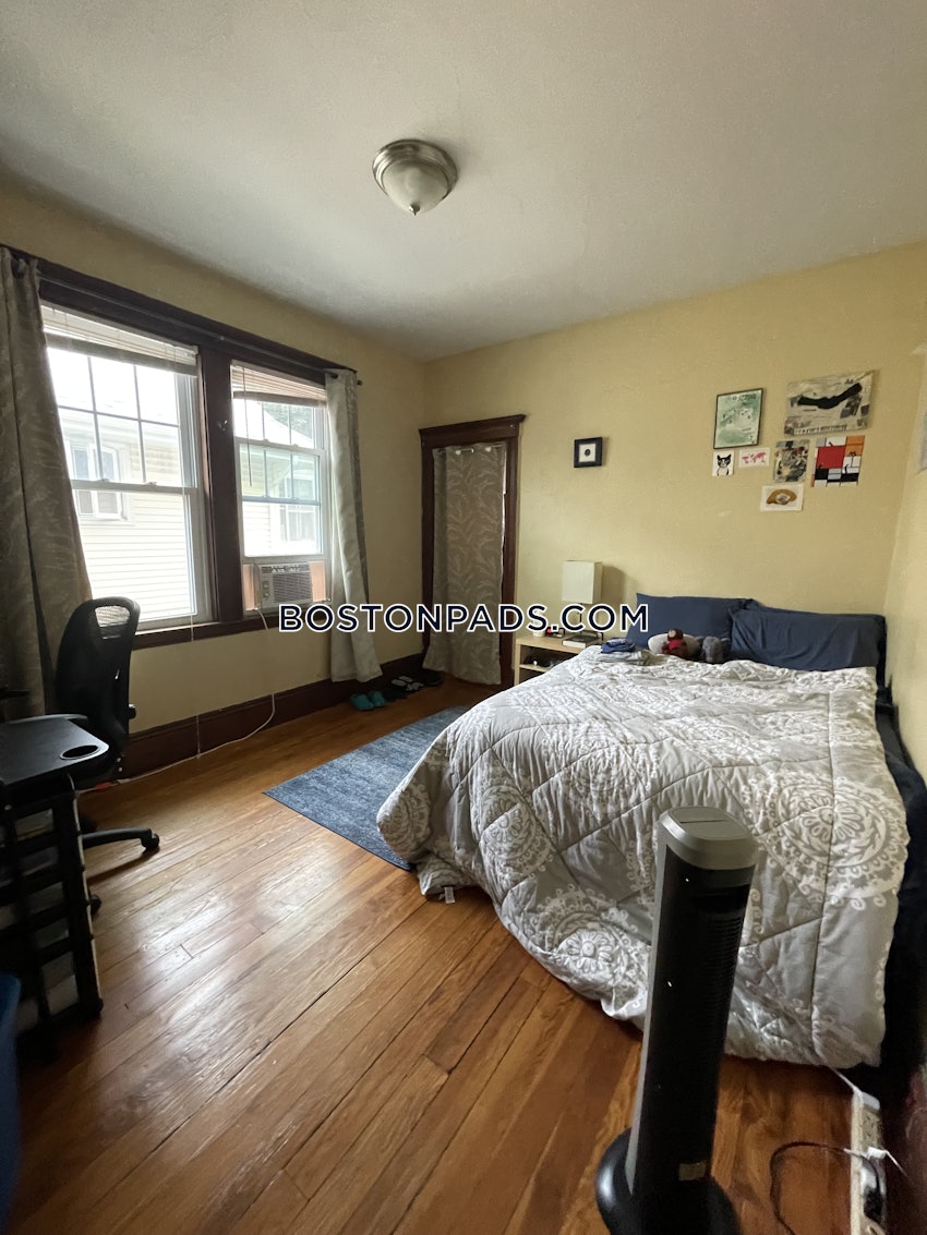 SOMERVILLE - TUFTS - 4 Beds, 1 Bath - Image 12