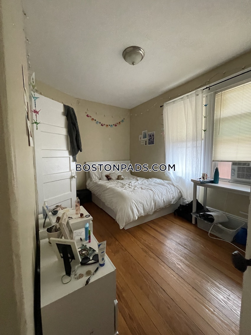 SOMERVILLE - TUFTS - 4 Beds, 1 Bath - Image 13