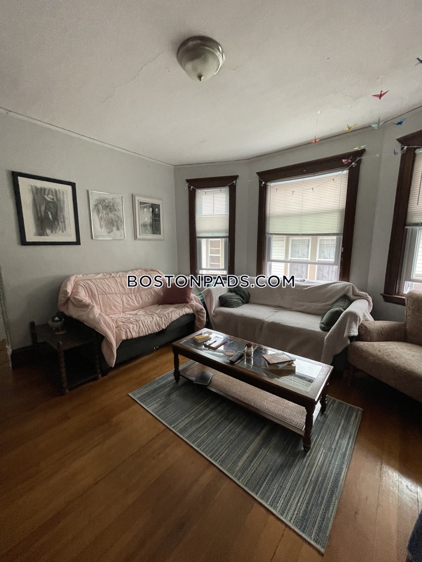 SOMERVILLE - TUFTS - 4 Beds, 1 Bath - Image 11