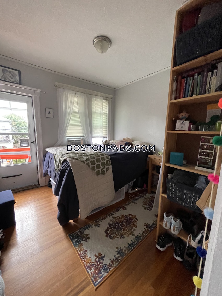 SOMERVILLE - TUFTS - 4 Beds, 1 Bath - Image 15