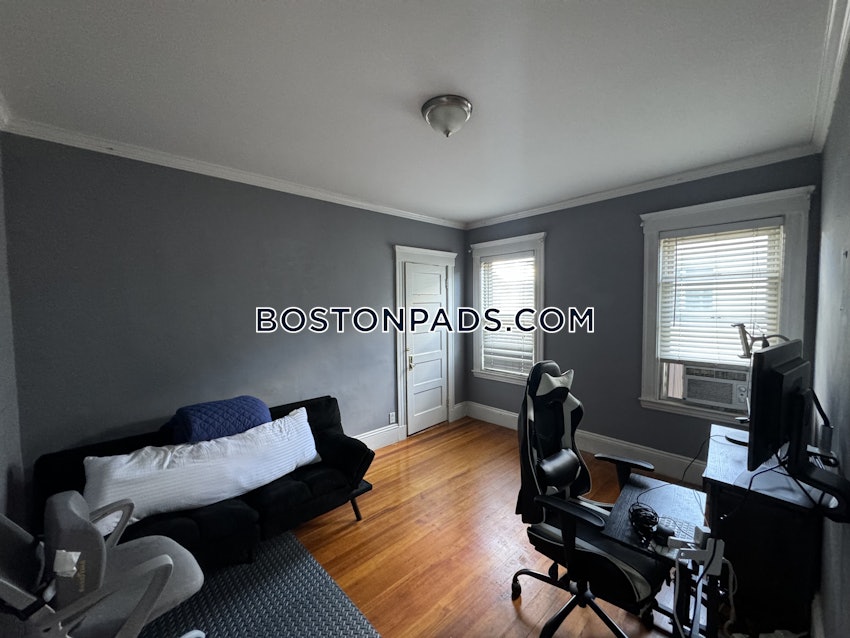 MEDFORD - WELLINGTON - 3 Beds, 1 Bath - Image 4