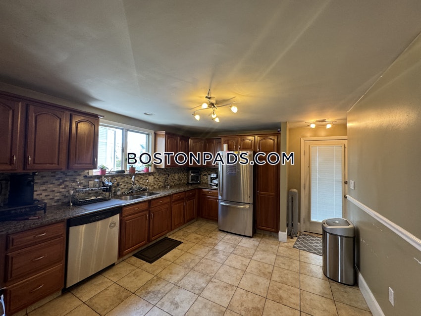 MEDFORD - WELLINGTON - 3 Beds, 1 Bath - Image 17