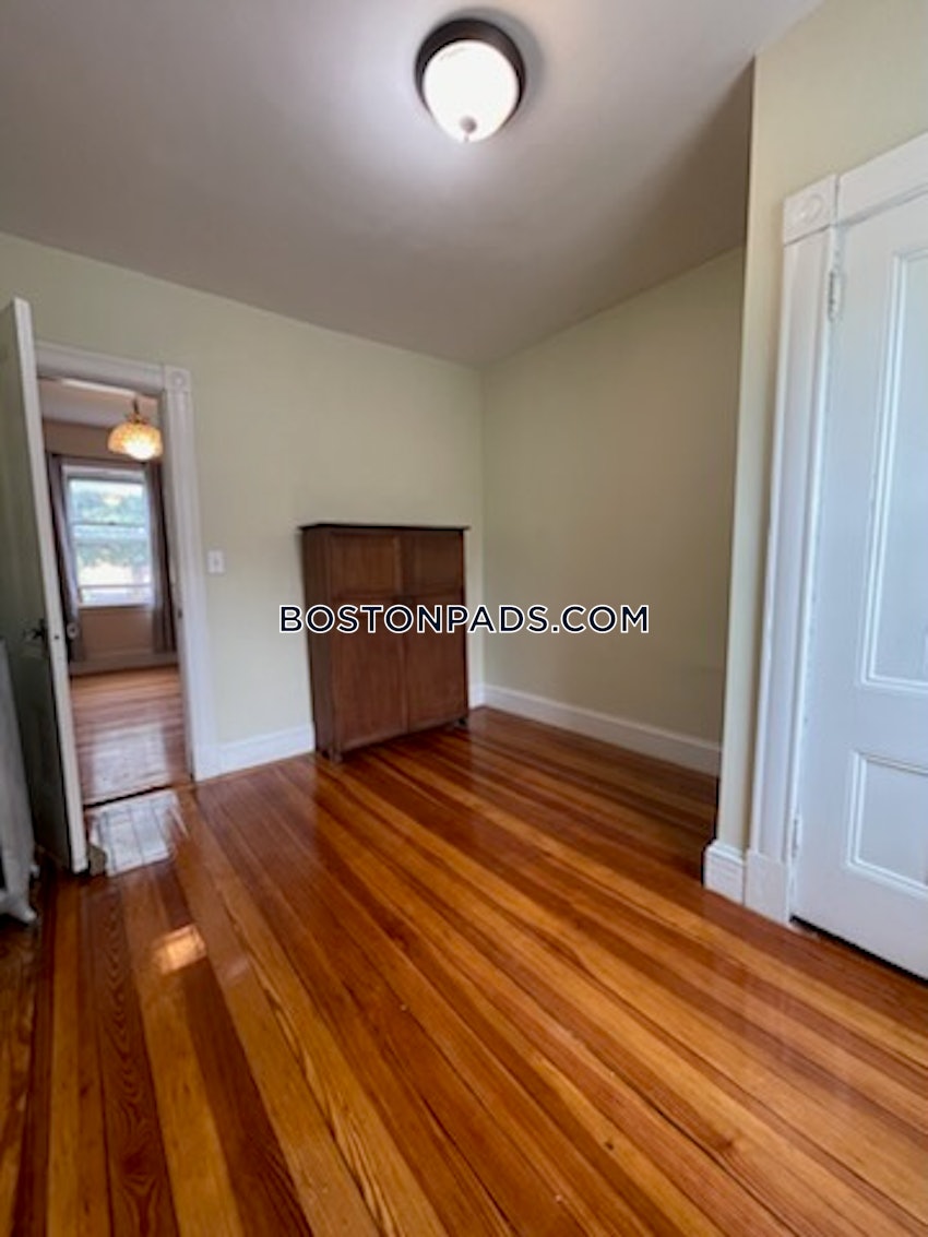 BOSTON - HYDE PARK - 2 Beds, 1 Bath - Image 4