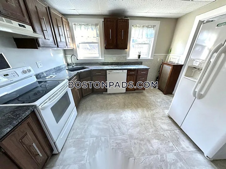 somerville-5-beds-2-baths-tufts-6600-6136226 