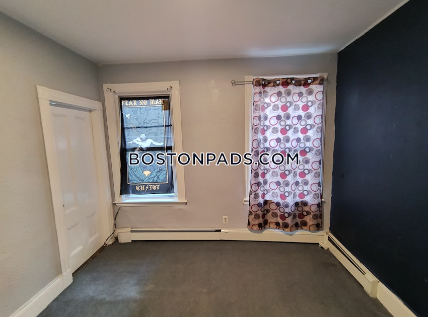 BOSTON - MISSION HILL - 3 Beds, 1 Bath - Image 4