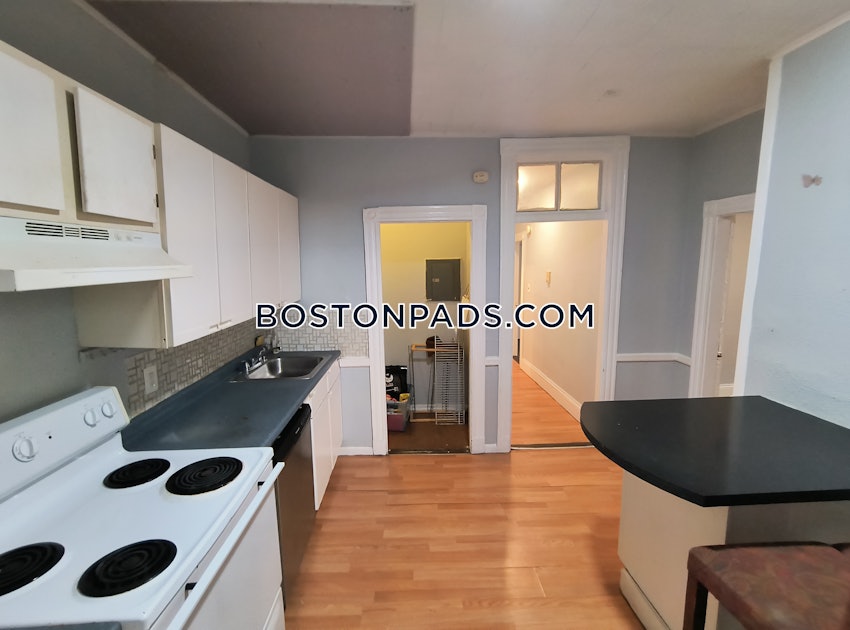 BOSTON - MISSION HILL - 3 Beds, 1 Bath - Image 2