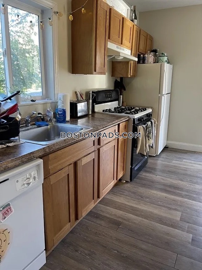 Medford - $5,600+ /mo