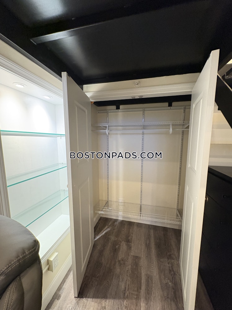 Commonwealth Ave., Boston