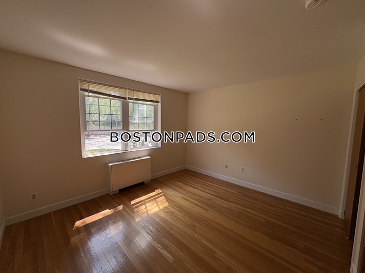 Captain Parker Arms, Lexington