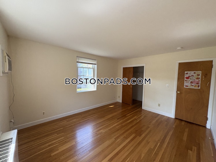 Captain Parker Arms, Lexington