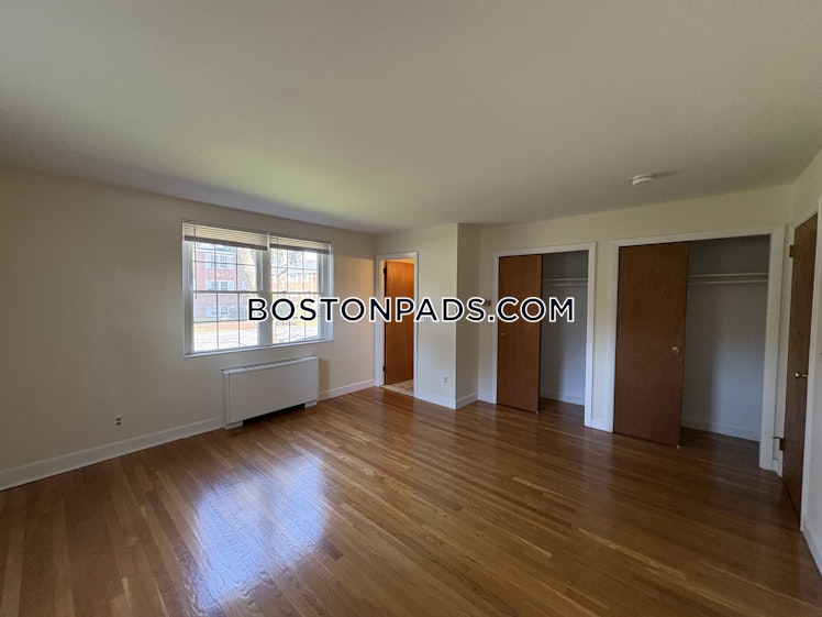 Captain Parker Arms, Lexington