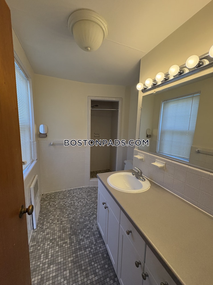 Captain Parker Arms, Lexington