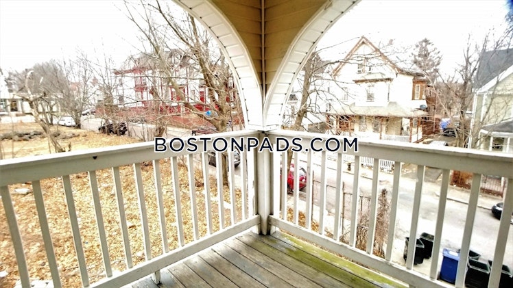 Sunderland St., Boston