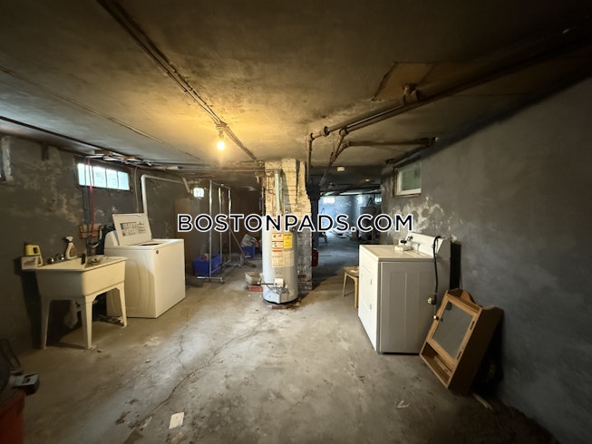 Somerville - $8,200+ /mo