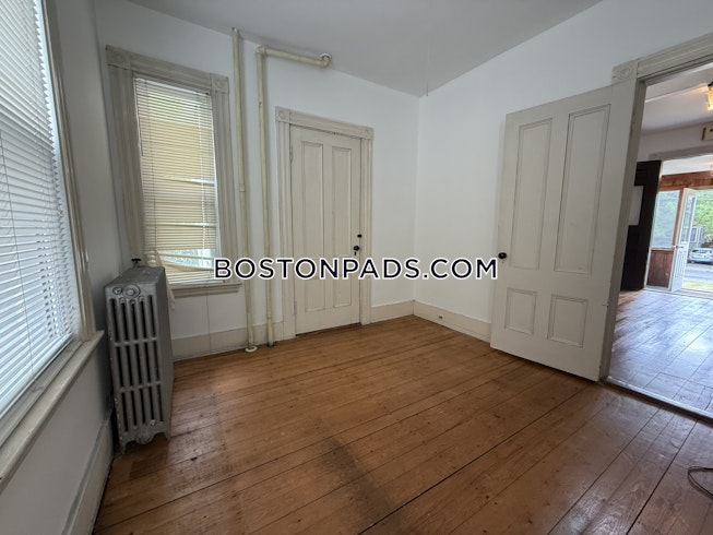 Somerville - $8,200+ /mo