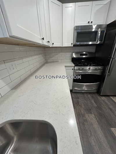 Medford 2.5 Beds 1 Bath  Tufts - $2,900 No Fee