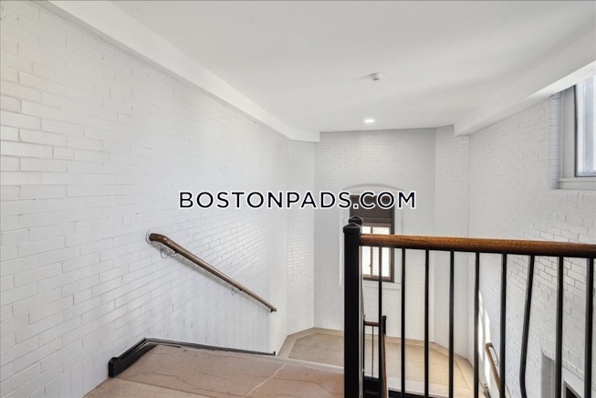 Everett - $2,600+ /mo