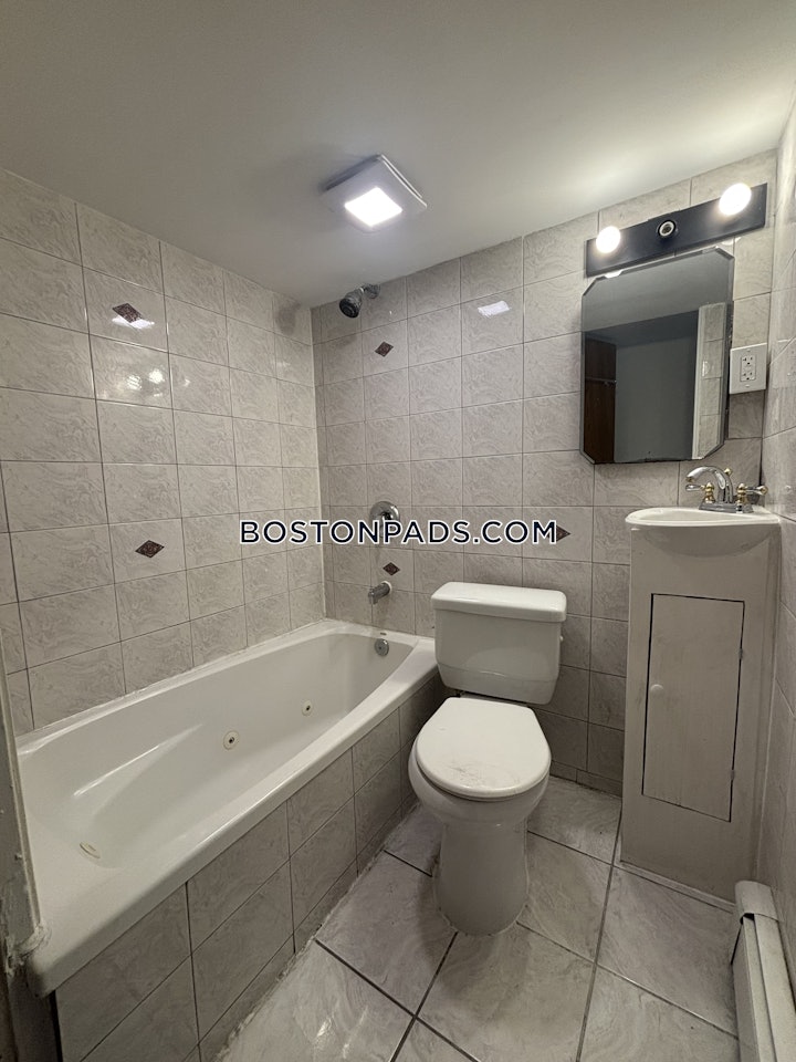 back-bay-2-bed-1-bath-boston-boston-3500-8014619 