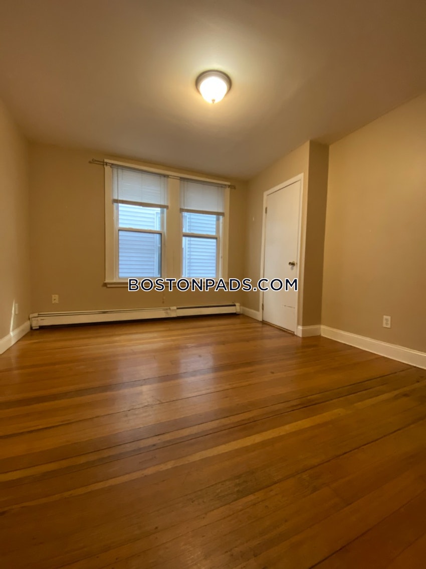 CAMBRIDGE - CENTRAL SQUARE/CAMBRIDGEPORT - 4 Beds, 2 Baths - Image 3