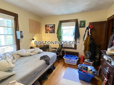 Medford 3 Beds 1 Bath  Tufts - $3,900