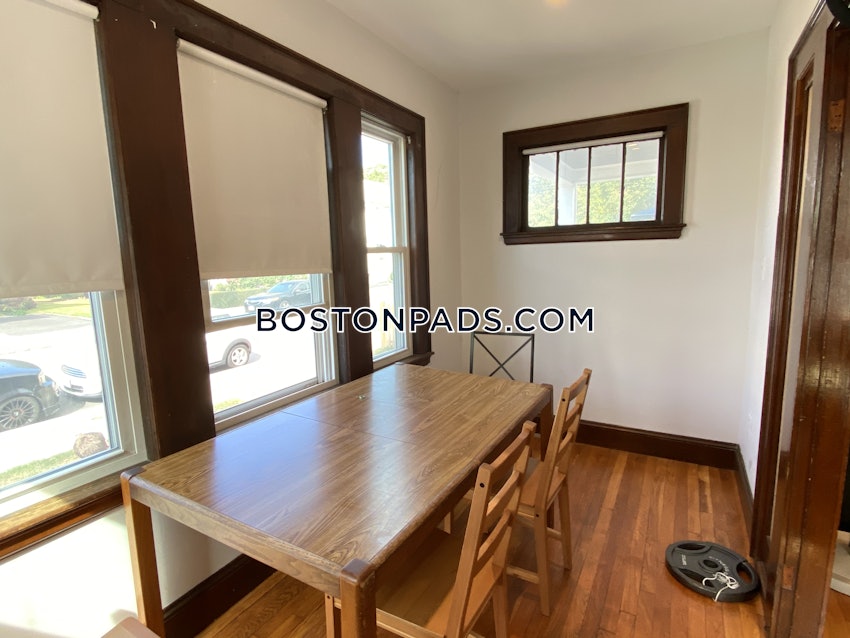 MEDFORD - TUFTS - 3 Beds, 1 Bath - Image 9