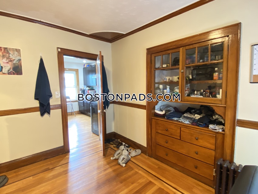 MEDFORD - TUFTS - 3 Beds, 1 Bath - Image 12