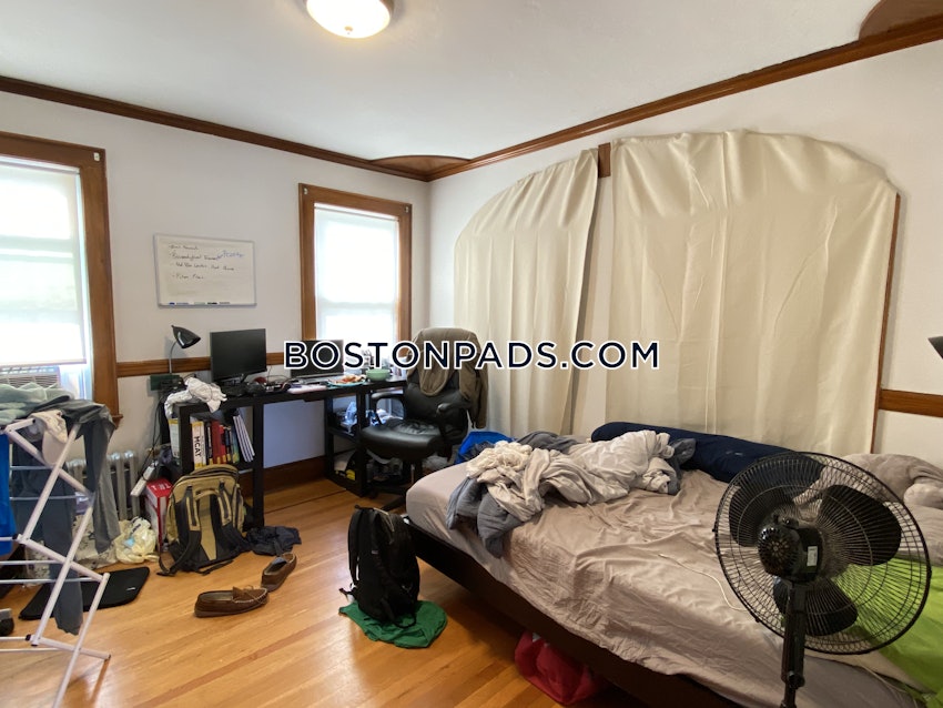 MEDFORD - TUFTS - 3 Beds, 1 Bath - Image 2