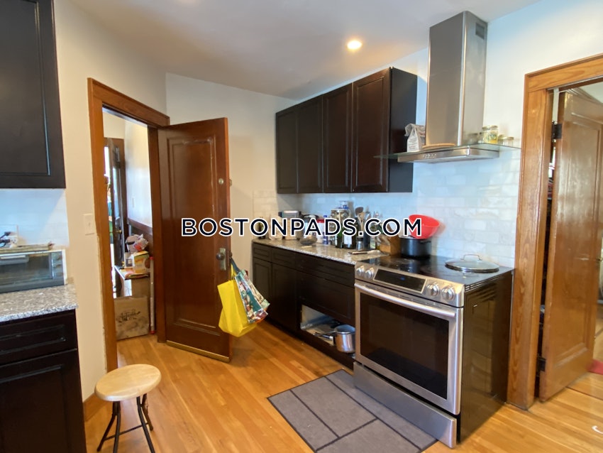 MEDFORD - TUFTS - 3 Beds, 1 Bath - Image 3