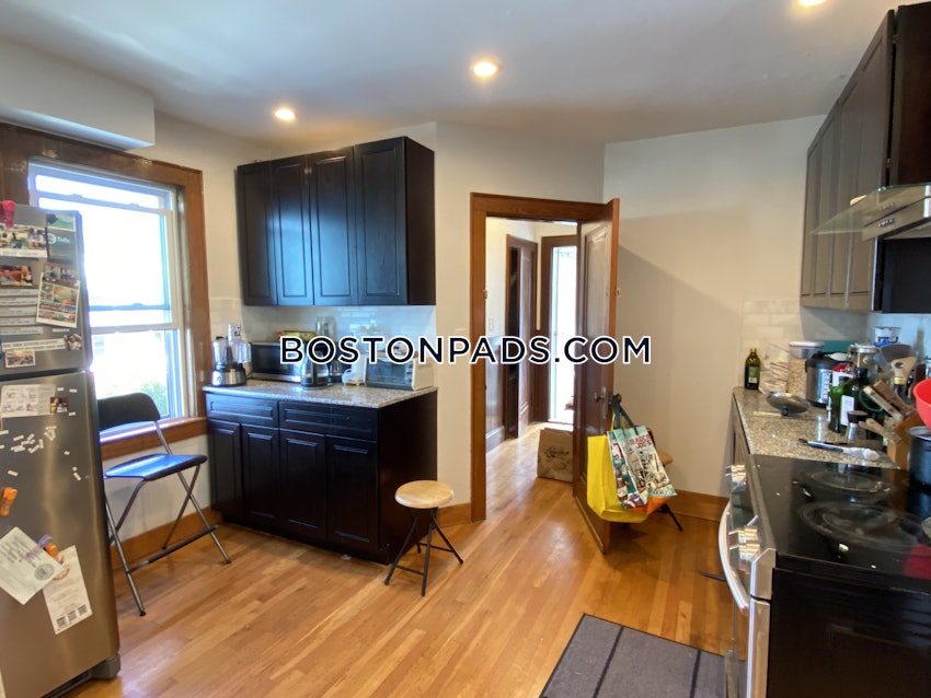 MEDFORD - TUFTS - 3 Beds, 1 Bath - Image 4