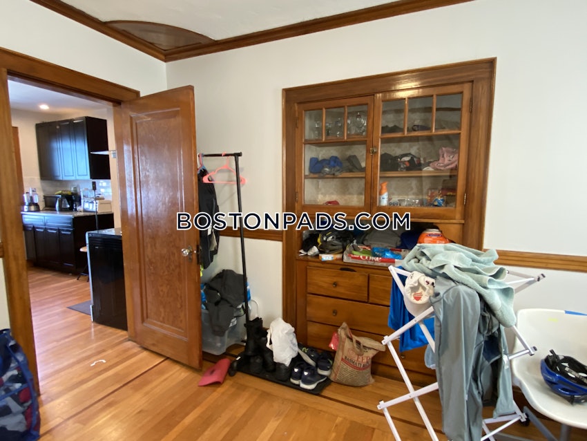 MEDFORD - TUFTS - 3 Beds, 1 Bath - Image 11