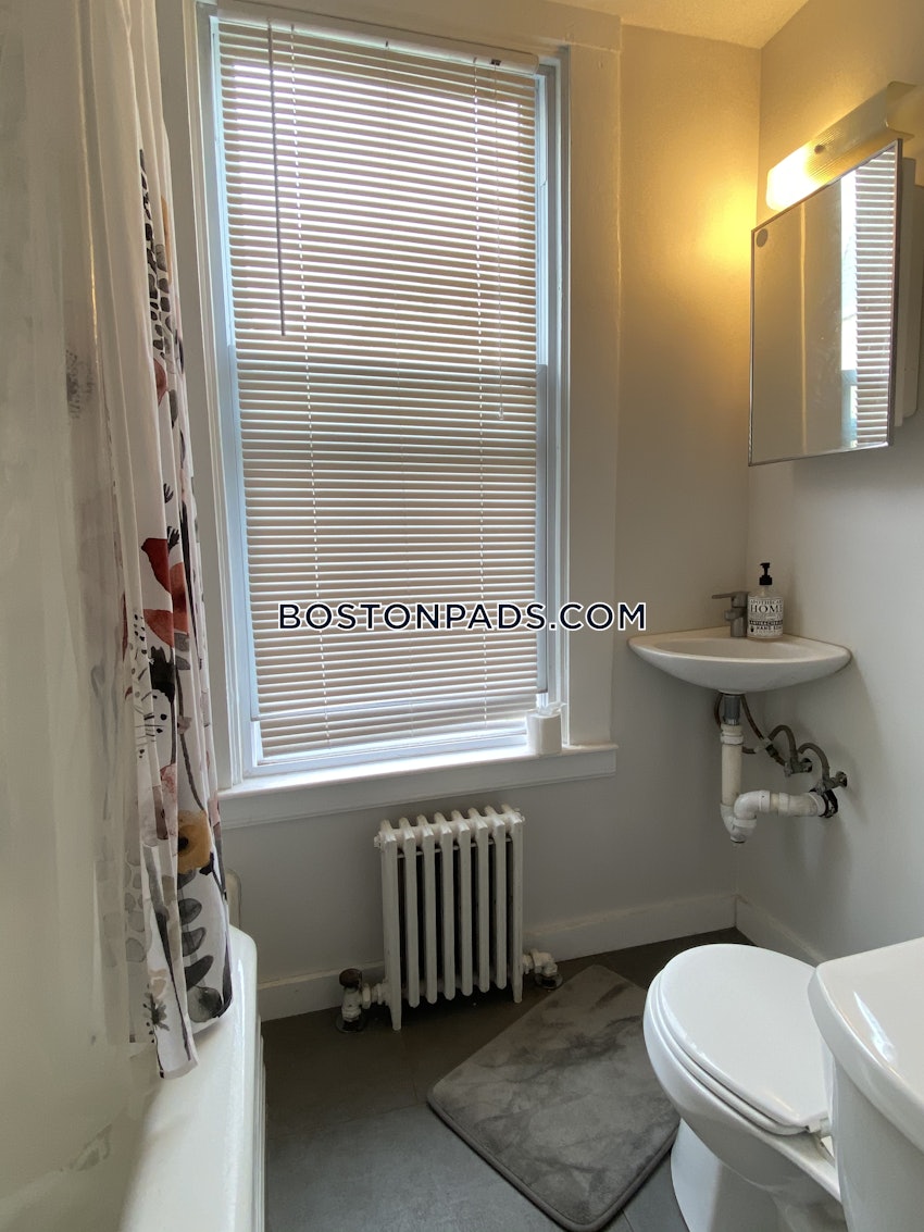 SOMERVILLE - TUFTS - 5 Beds, 1 Bath - Image 14