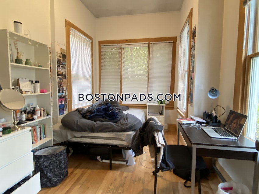 SOMERVILLE - TUFTS - 5 Beds, 1 Bath - Image 12