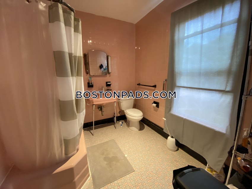 SOMERVILLE - TUFTS - 5 Beds, 1 Bath - Image 21