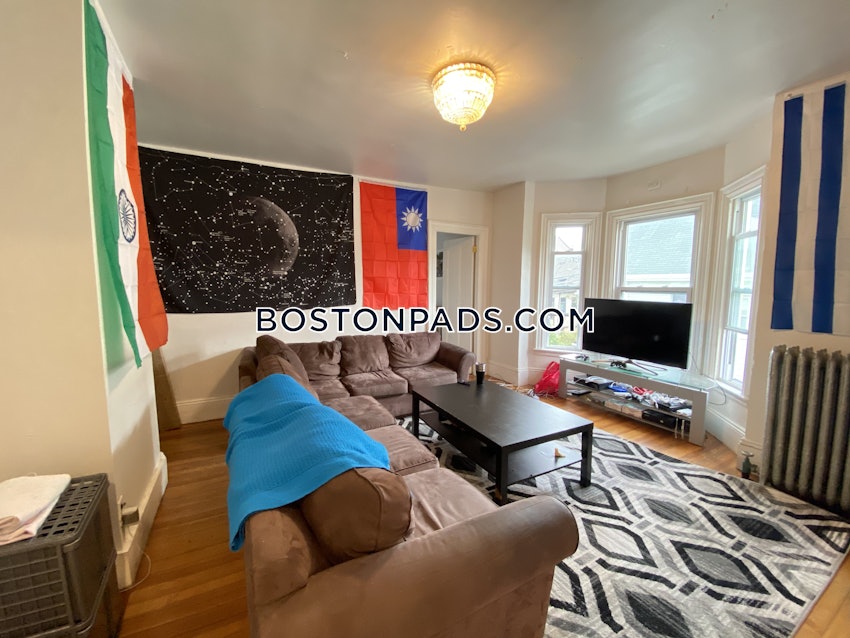 SOMERVILLE - TUFTS - 5 Beds, 1 Bath - Image 3