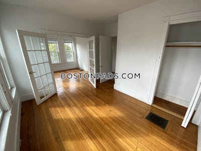 Somerville Gorgeous 4 Beds 1 Bath in Tufts  Tufts - $4,000 No Fee